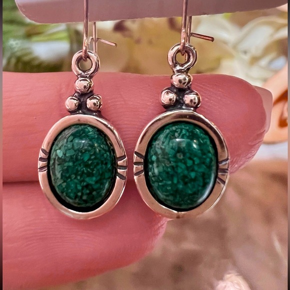 Vintage Designer Green stone drop dangle earrings in Solid 925 Sterling Silver - Picture 2 of 13